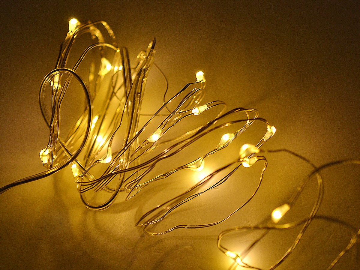 Svetelný drôtik s 20ks LED lampami na batérie, teplá biela farba svetla megamix.shop